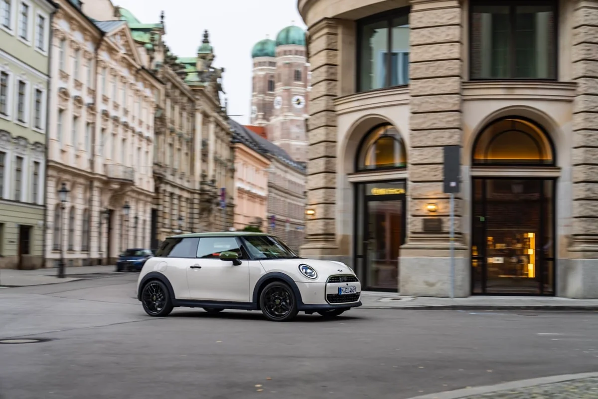 Mini Cooper Paul Smith: The Fashion Edition Now Extends to Gasoline Versions