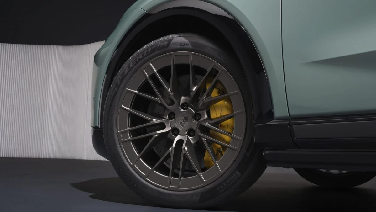 Pirelli Develops Custom Tires for the Porsche Cayenne Electric Turbo