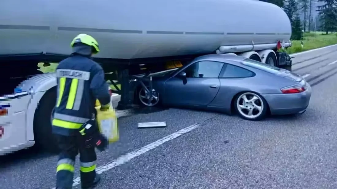 Porsche 911 Involved in Serious Incident with Fuel Tanker in Dobbiaco